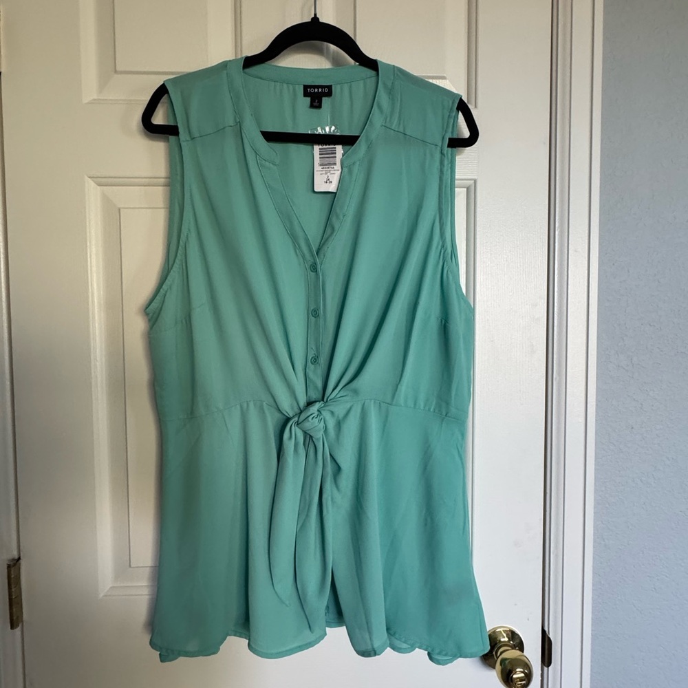 NWT Torrid Aqua Sleeveless Blouse with Tie Front